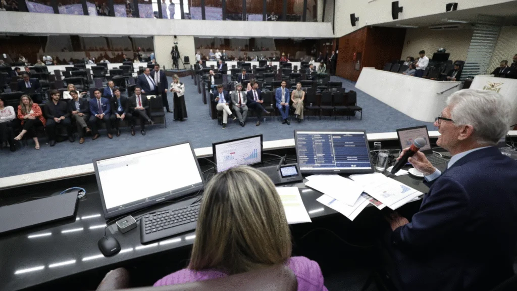Paraná registra investimento recorde no primeiro quadrimestre de 2025, com R$ 655 milhões executados, alta de 20% em relação ao ano anterior
