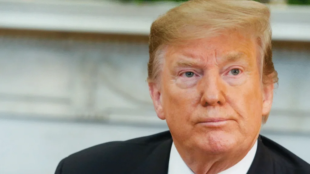 Donald Trump propõe taxar em 100% filmes produzidos fora dos EUA, alegando ameaça à indústria americana e à segurança nacional