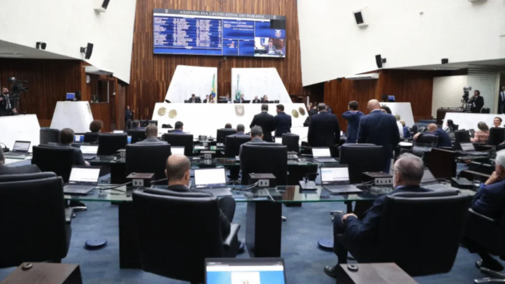 Assembleia Legislativa do Paraná aprova projeto que institui campanha permanente de orientação e prevenção à pré-eclâmpsia, condição que ameaça gestantes e recém-nascidos
