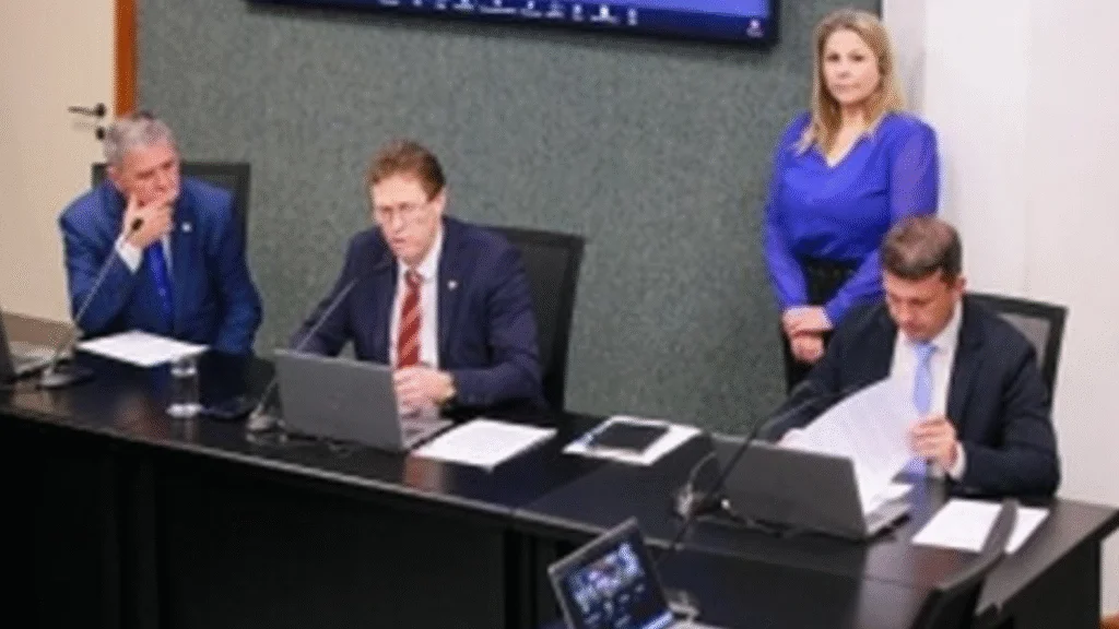 A matéria, de autoria do deputado Altair Silva (PL), segue para votação em plenário, máquinas