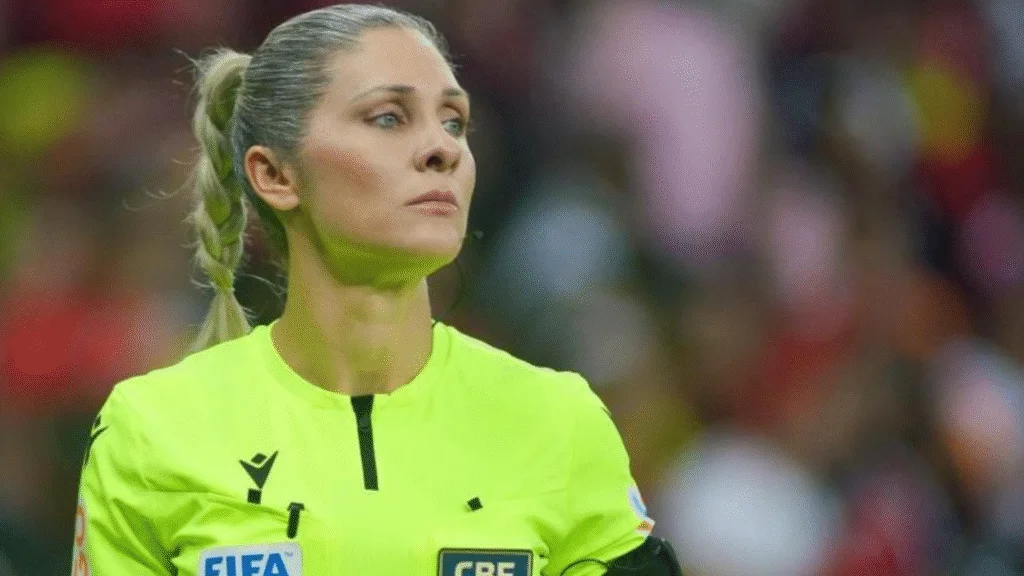 Neuza Inês Back, a primeira brasileira a integrar o quadro de árbitros da FIFA em uma Copa do Mundo Masculina, será homenageada pela Assembleia Legislativa do Estado de Santa Catarina (Alesc). 