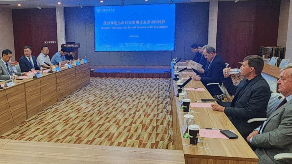 O Governo do Paraná, por meio da Secretaria da Ciência, Tecnologia e Ensino Superior (Seti), integra a comitiva brasileira na Semana de Cooperação e Intercâmbio entre Cidades Amigas Internacionais de Shandong 2025, na cidade de Jinan, na China. 