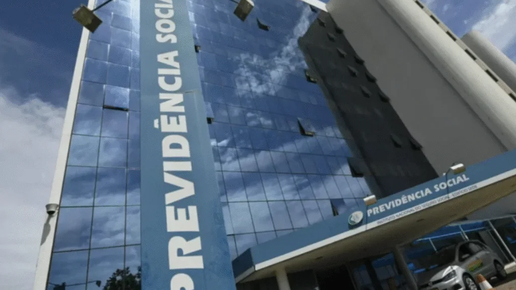 Polícia Federal investiga fraude envolvendo funerária e descontos indevidos no INSS, suspeita inclui falsificação de documentos e movimentações financeiras irregulares