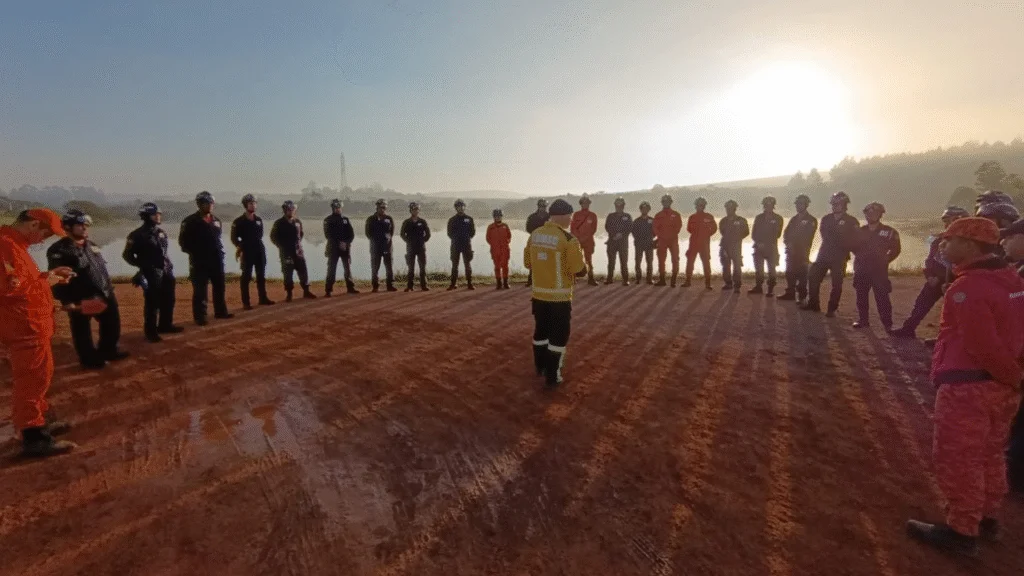 Corpo de Bombeiros de Santa Catarina participa de capacitação no Rio Grande do Sul e contribui com técnicas especializadas em resgate com cães e atuação em áreas atingidas por deslizamentos