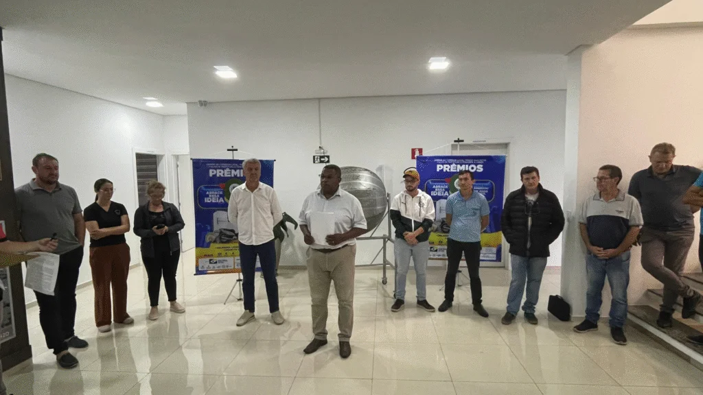 O Prefeito Helio Surdi e secretário Adair Rosa destacam sucesso da iniciativa que valoriza o comércio local e fortalece a economia do município