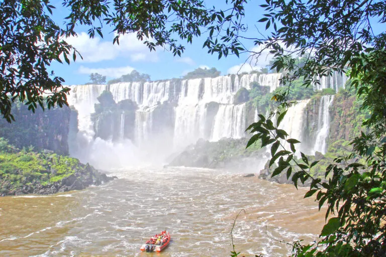 Foz do Iguaçu: onde se hospedar e o que fazer no destino das Cataratas mais famosas do mundo