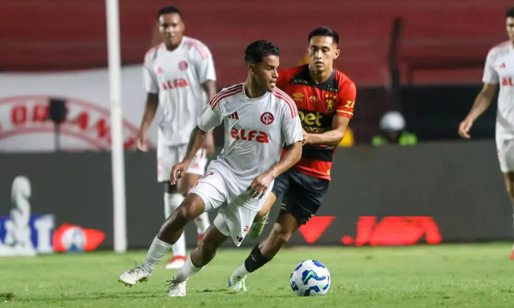 Inter sofreu o primeiro gol, marcado por Chrystian Barletta, nos minutos iniciais, mas igualou o placar com Gustavo Prado no segundo tempo