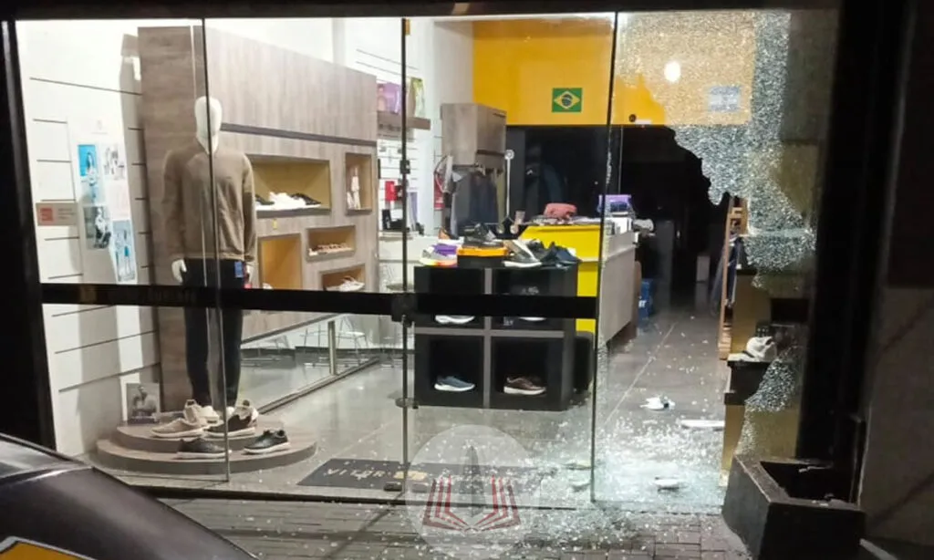 Somente no último final de semana foram registrados 6 arrombamentos e furtos em Dionísio Cerqueira e Barracão. A soltura dos suspeitos contribuiu para o aumento dos casos de furto 