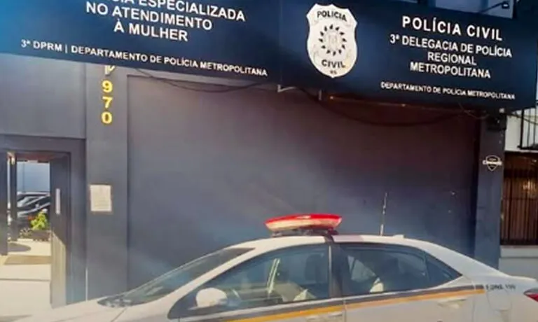 Pai é preso suspeito de tentar matar a filha adolescente com 8 facadas