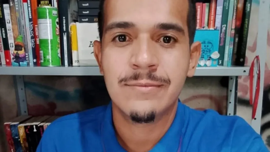 Jovem supera dependência química através da leitura