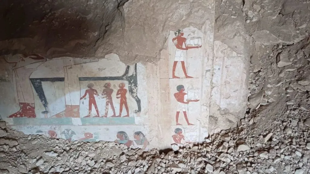Egito revela três tumbas de nobres do Novo Império com pinturas