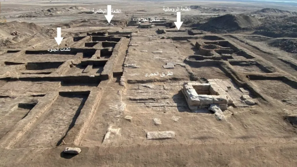 Fortaleza de 2 mil anos emerge no deserto do Sinai e revela segredos do Egito antigo