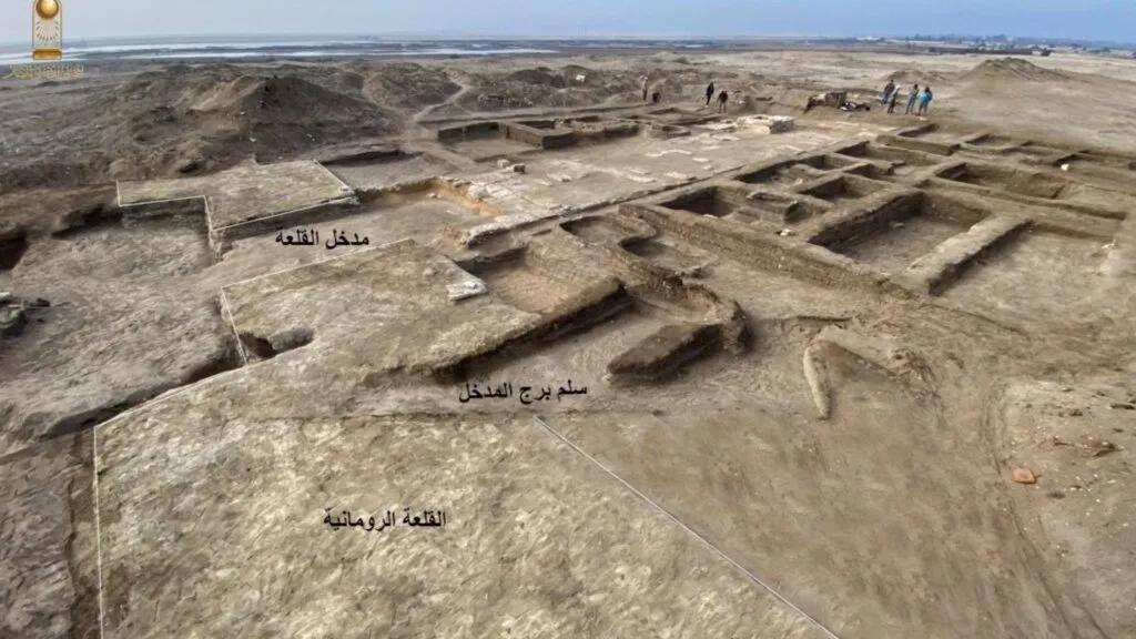 Fortaleza de 2 mil anos emerge no deserto do Sinai e revela segredos do Egito antigo
