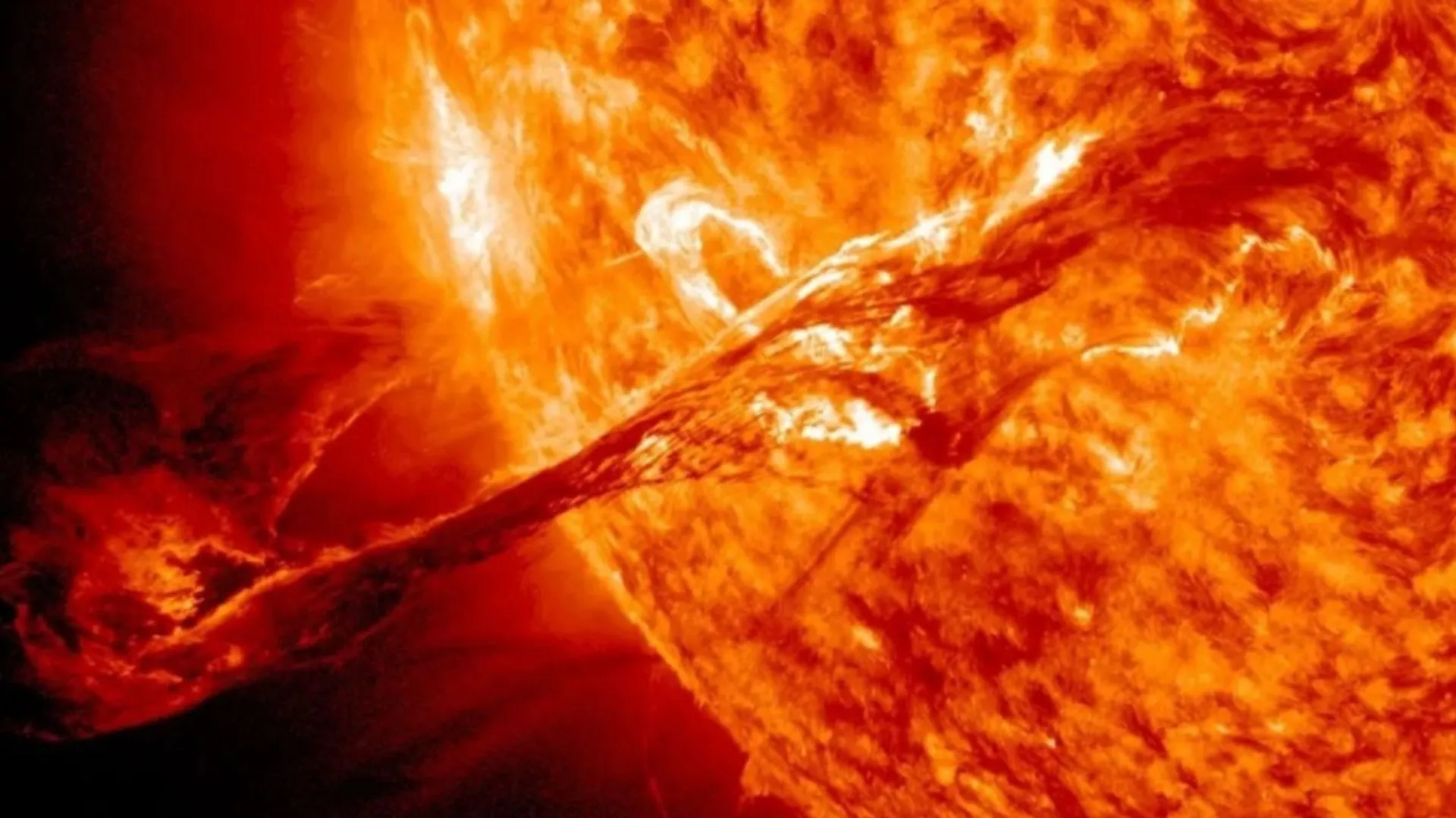 Tempestade solar mais poderosa da história foi 500 vezes maior que qualquer uma