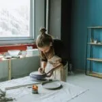 10 hobbies relaxantes (e fáceis) para aliviar o estresse sem sair de casa