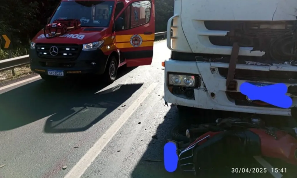 Acidente aconteceu na tarde de quarta-feira, próximo ao distrito de Juvêncio. Motociclista conduzia uma moto com placas de São Miguel do Oeste