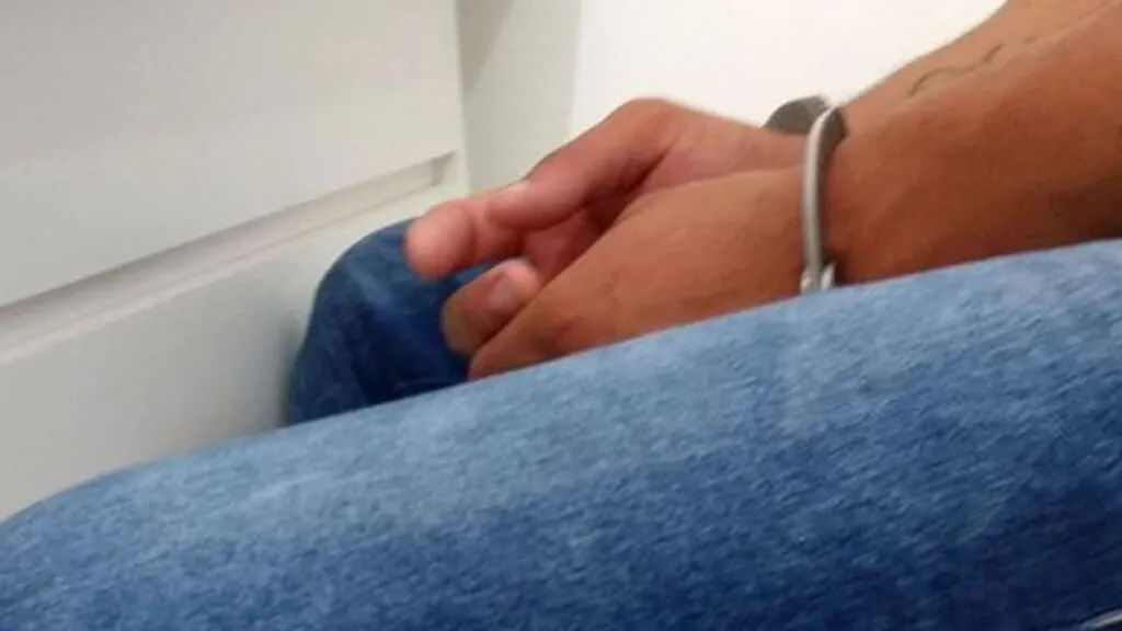 O homem era procurado pela justiça paranaense, sendo que possuía um mandado de prisão em aberto pelo crime de furto