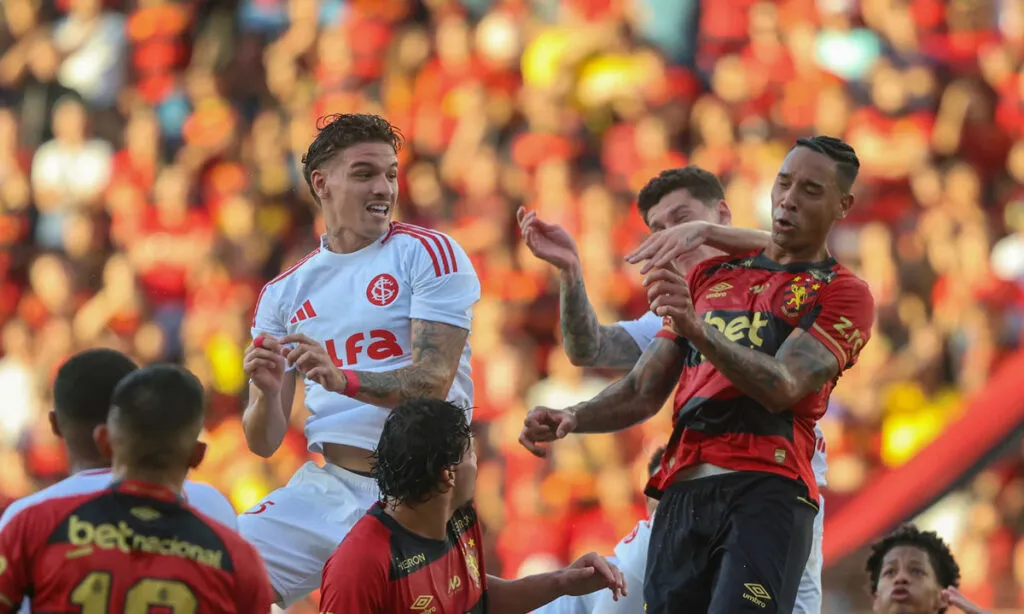 Inter sofreu o primeiro gol, marcado por Chrystian Barletta, nos minutos iniciais, mas igualou o placar com Gustavo Prado no segundo tempo