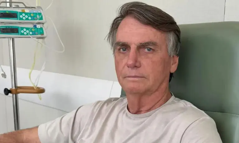 Jair Bolsonaro tem alta após ficar 21 dias internado em Brasília