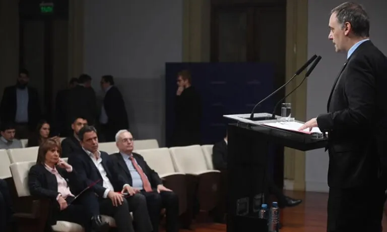 Governo argentino mudará regras de imigração, seguro saúde será obrigatório para estrangeiros que se condenados não poderão entrar ao país