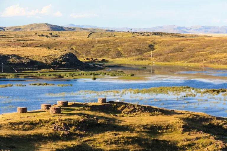 As torres de Sillustani no Peru são túmulos ancestrais ou vestígios de tecnologia desconhecida?