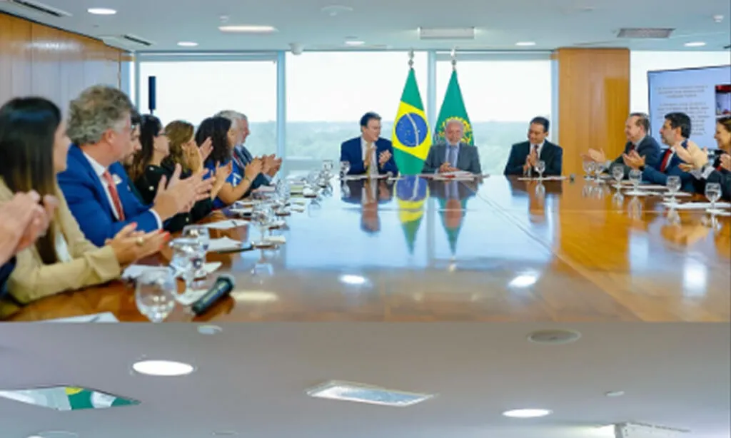 Os cursos superiores de medicina, direito, odontologia, enfermagem e psicologia devem ser ofertados exclusivamente no formato presencial, determina decreto assinado pelo presidente 