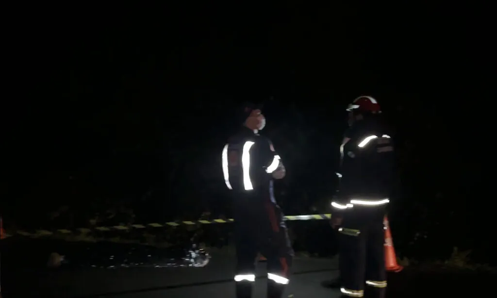 O homem de entre 40 e 50 anos caminhava as margens da via nas proximidades da Linha São Francisco, quando foi atropelado