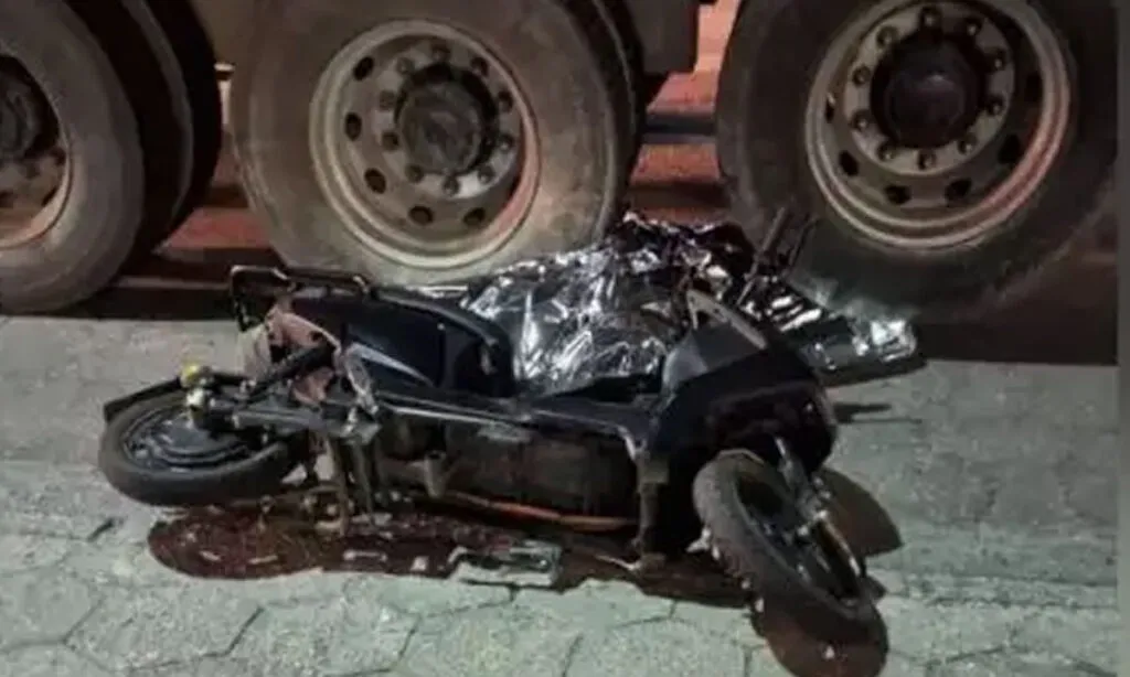 Segundo o Corpo de Bombeiros, a adolescente estava como passageira da scooter e morreu ainda no local