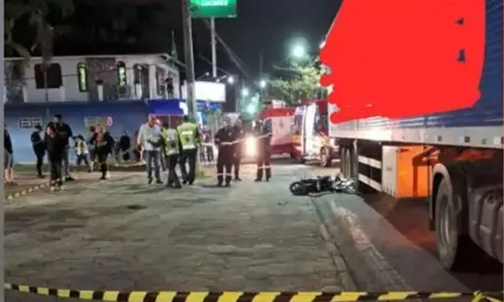Segundo o Corpo de Bombeiros, a adolescente estava como passageira da scooter e morreu ainda no local