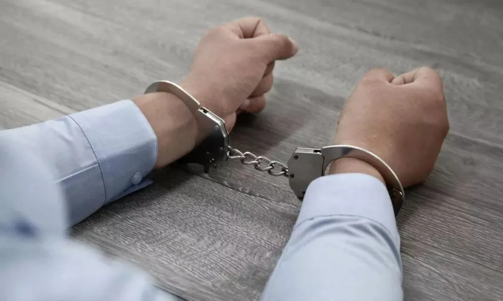 O empresário foi condenado a uma pena de cinco anos e nove meses de prisão e indenização por danos morais por assédio sexual a funcionárias