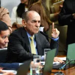 CCJ do Senado aprova fim da reeleição para presidente, prefeitos e governadores
