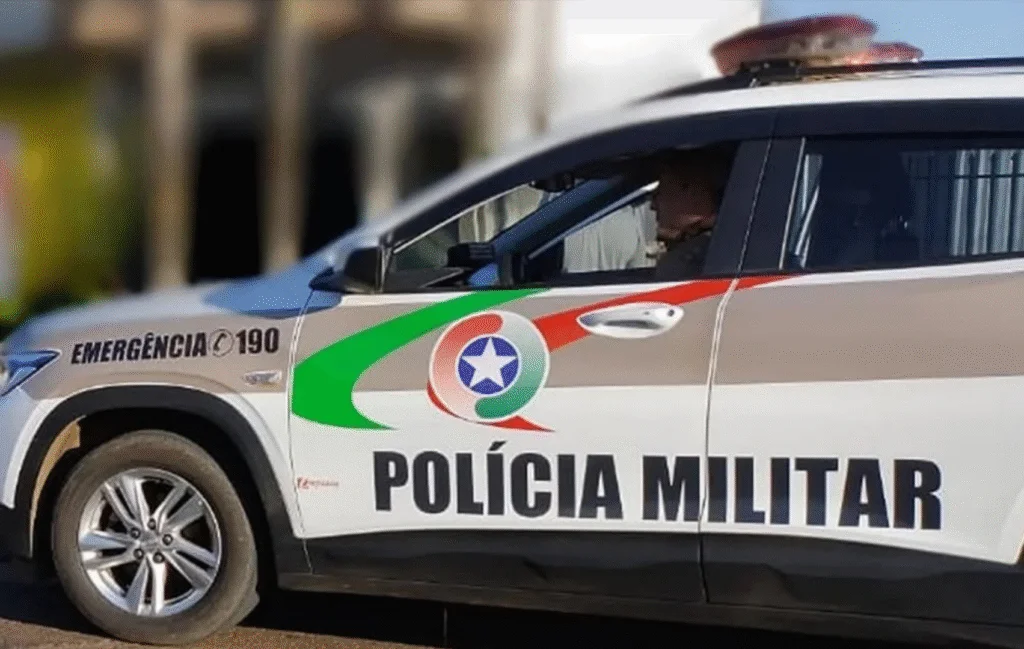 Homem estava desorientado e se encontrava despido em via pública. Após a identificação foi constatado que ele era procurado pela polícia do MS