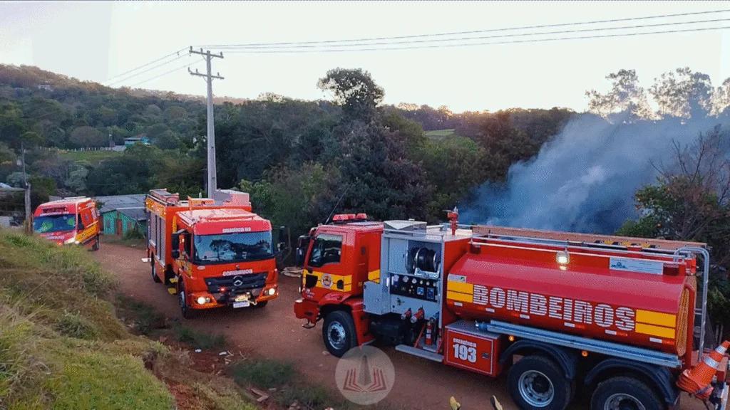 Incêndio ocorreu no final da tarde desta quarta-feira. Segundo informações, a idosa morava no local com os netos menores de idade