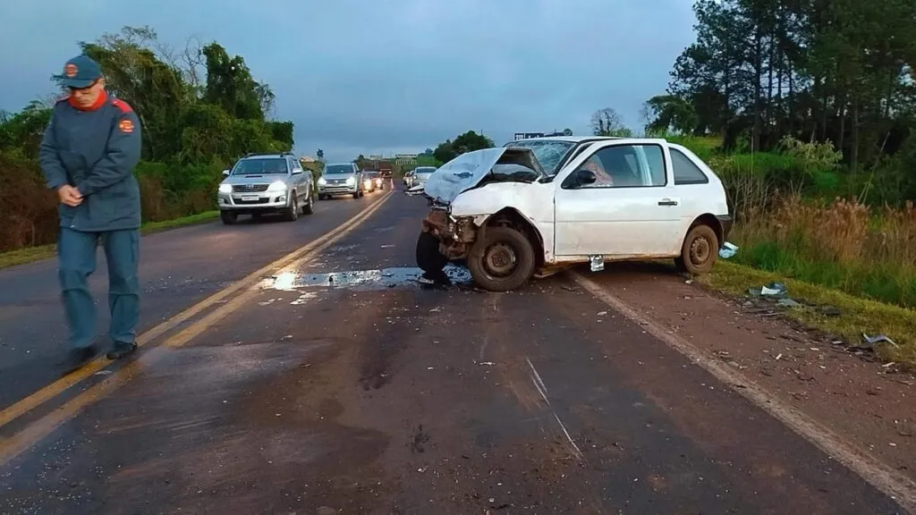 Acidente ocorreu na madrugada desta segunda-feira. Homem conduzia um VW Gol com placas de Palma Sola