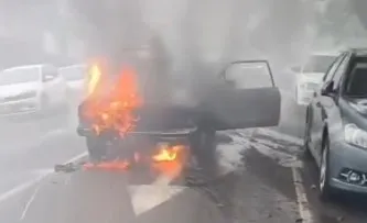  Carro pega fogo no centro de Pato Branco