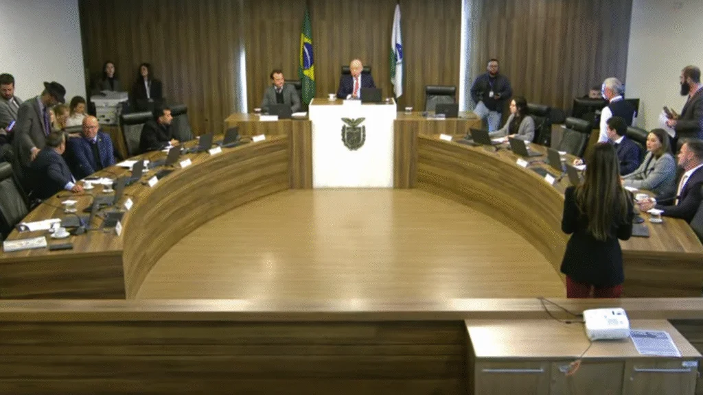 CCJ aprova reajuste de até 11,31% para professores da rede estadual, elevando salários ao piso nacional e valorizando a categoria.