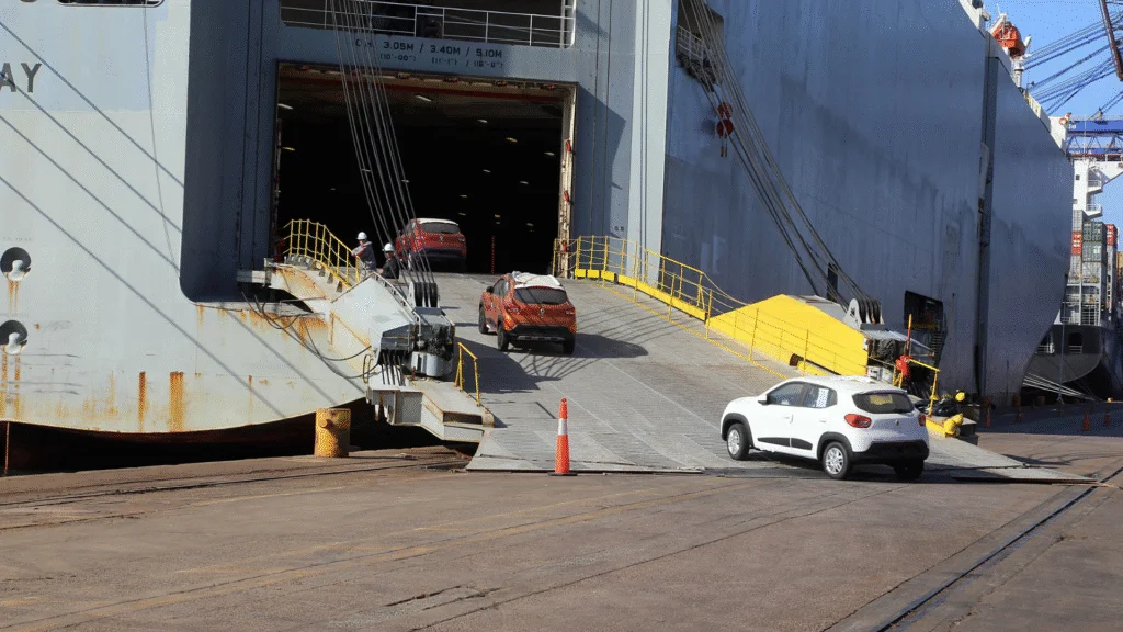 As exportações paranaenses de automóveis registraram um crescimento expressivo de 73,7% entre janeiro e maio de 2025 em comparação ao mesmo período de 2024. 