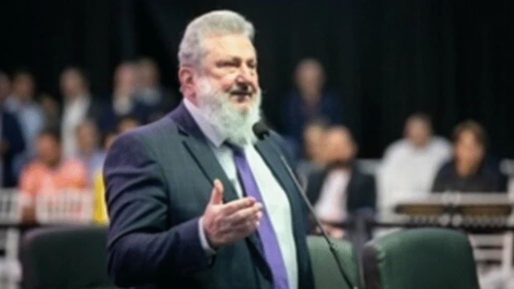 Ele assume a presidência devido às licenças do presidente Júlio Garcia (PSD), e do primeiro vice-presidente Fernando Krelling (MDB)