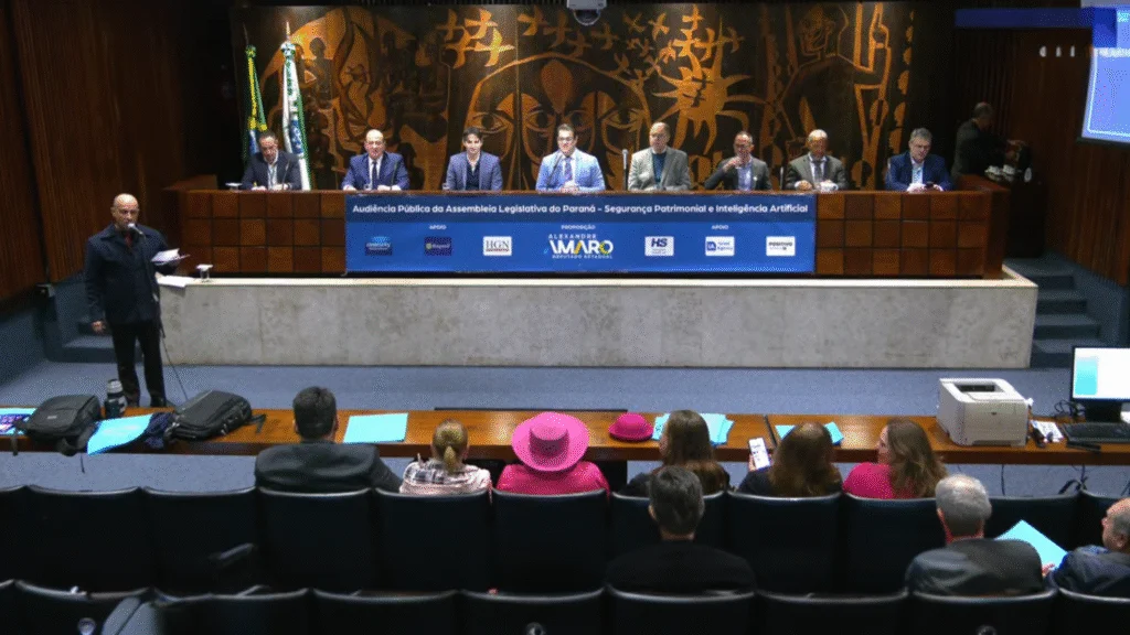 Evento reúne empresários e governo do Paraná para debater como a inteligência artificial pode melhorar a segurança patrimonial no Estado.