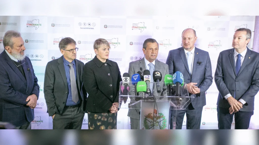A primeira edição do Alesc Itinerante de 2025 foi aberta oficialmente na manhã desta terça-feira (10) com uma entrevista coletiva em São Miguel do Oeste, Extremo Oeste catarinense. 