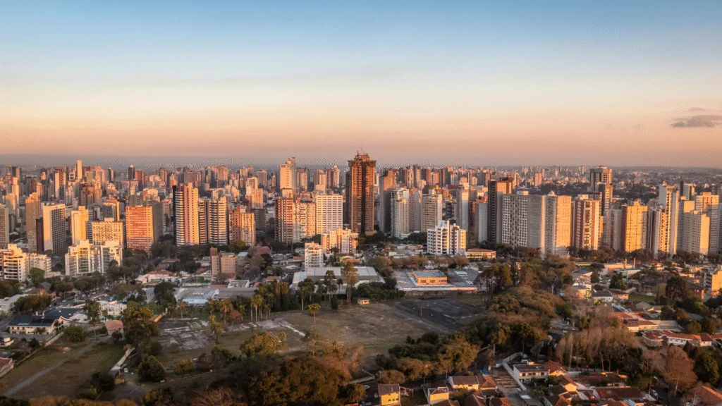O Paraná apresentou crescimento no saldo de empresas durante os cinco primeiros meses de 2025, com um aumento de 21,35% em relação ao mesmo período de 2024. 