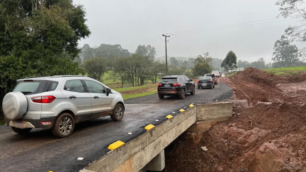 Vereador Leocyr destaca inauguração de ponte no interior de Flor da Serra