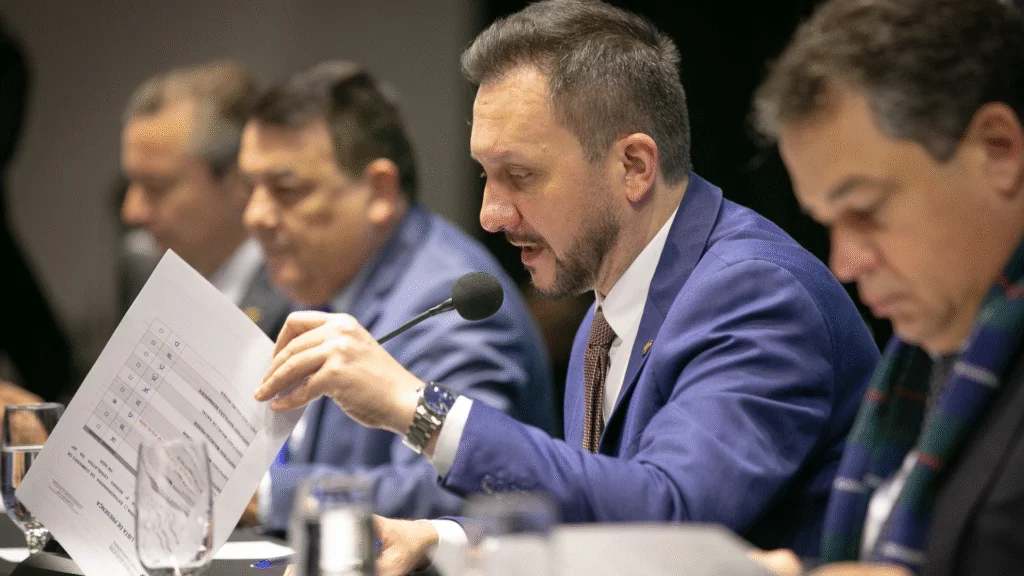 A Comissão de Constituição e Justiça (CCJ) da Assembleia Legislativa, durante o Alesc Itinerante em São Miguel do Oeste, aprovou nesta terça-feira (10) o Projeto de Lei (PL) 291/2025, que propõe mudanças na estrutura administrativa do governo estadual. 