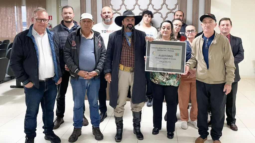 Família e vereadores celebram legado político e pessoal do ex-vereador e vice-prefeito, conhecido como Ceguinho, em cerimônia de entrega da p