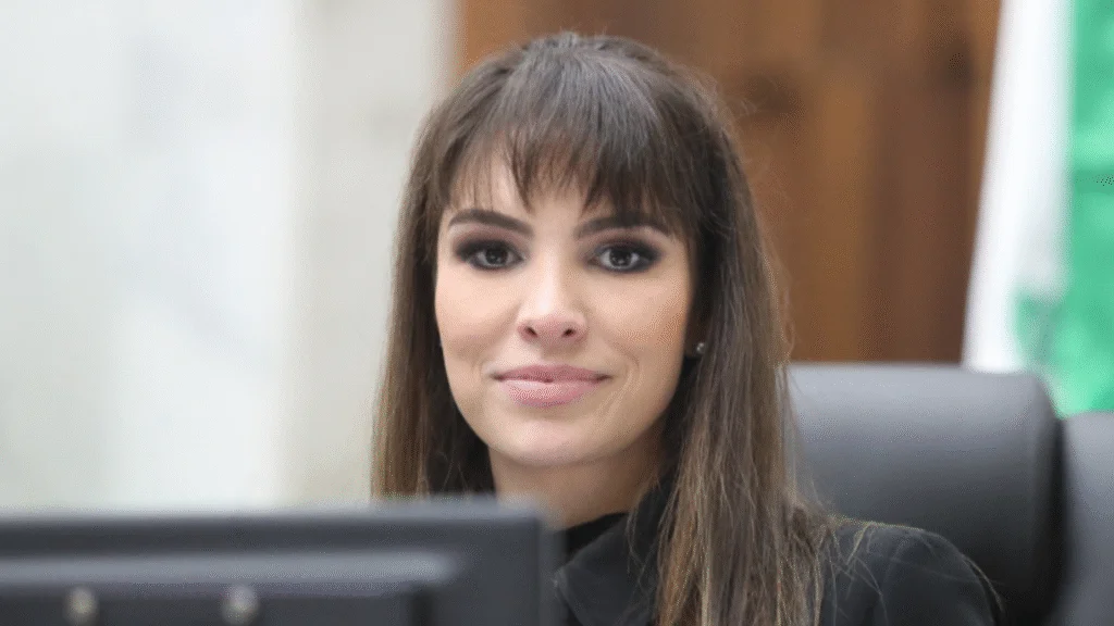 A deputada estadual Maria Victoria (PP) solicitou, nesta segunda-feira (16), a inclusão da vacina contra bronquiolite viral aguda no Sistema Único de Saúde (SUS) para crianças de 0 a 24 meses