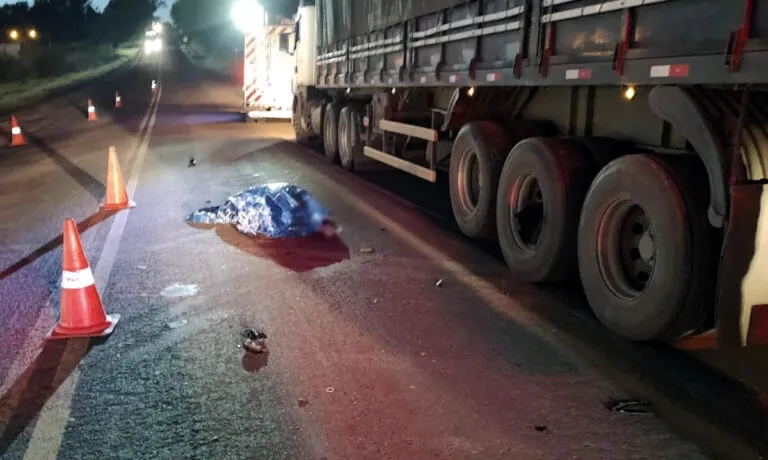 Motorista de caminhão morre atropelado por automóvel na BR 163