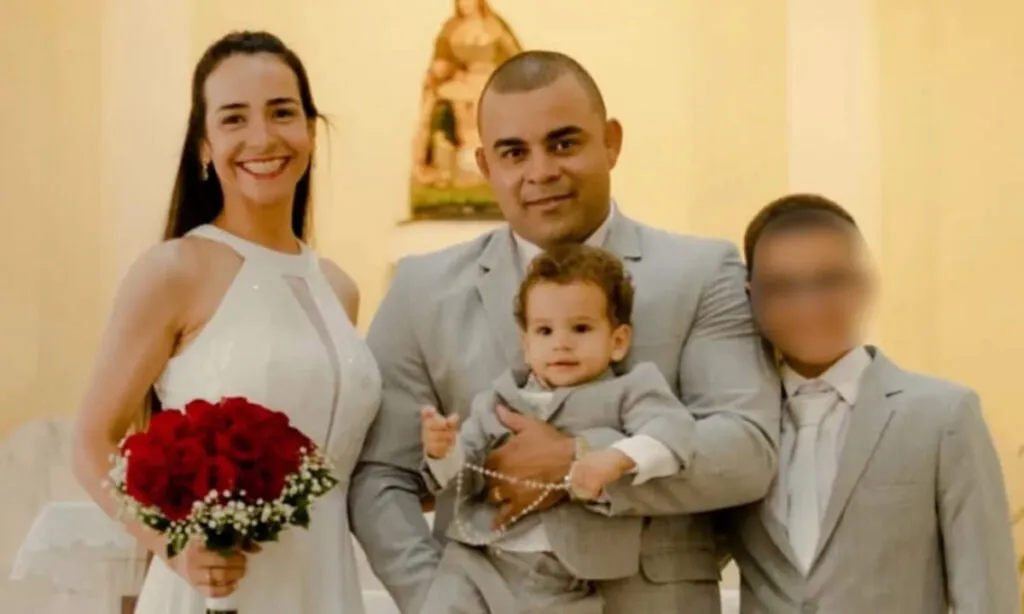 Delegado afirma que assassinatos foram premeditados; adolescente teria pesquisado na internet como sacar o FGTS dos pais antes do crime