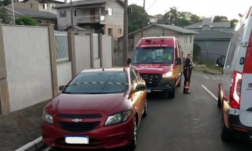 Menino de três anos morreu asfixiado após passar 10 horas dentro do veículo; madrasta responderá em liberdade