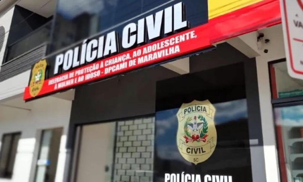 A tatuadora é investigada por realizar tatuagens sem a autorização dos pais das adolescentes