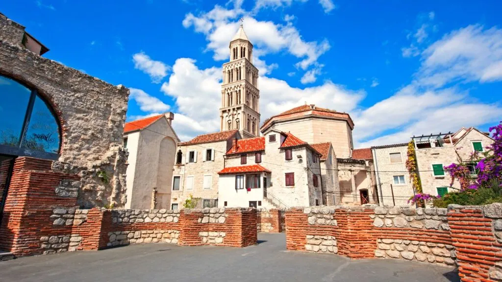 Passagem secreta é descoberta no Palácio de Diocleciano após 500 anos